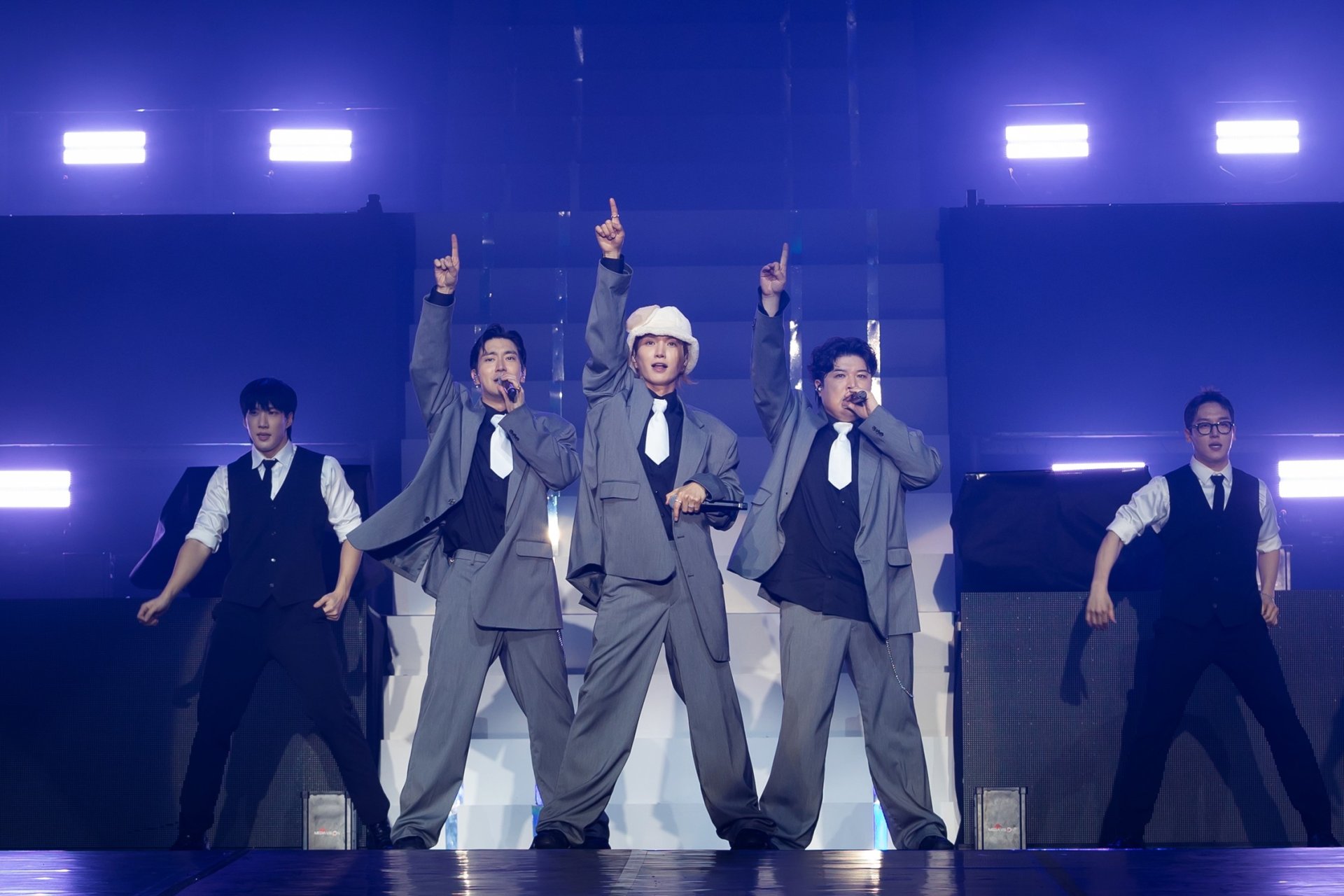 ขอบคุณที่ร่วมกันสร้าง Miracle! SUPER JUNIOR-L.S.S. (อีทึก, ชินดง, ชีวอน) ชาร์จพลังความสนุกให้เอลฟ์ชาวไทยในคอนเสิร์ตเต็มรูปแบบครั้งแรก SUPER JUNIOR-L.S.S. THE SHOW : Th3ee Guys in BANGKOK